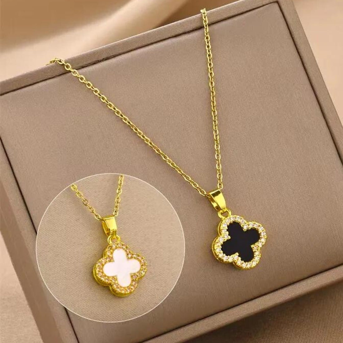 Two-Sided Black & White Clover Necklace – Elegance in Every Turn ✨